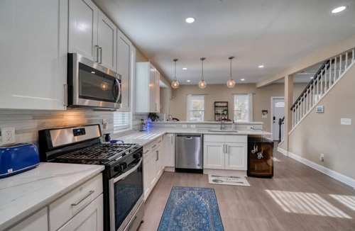 Baltimore Apartment | Great Area | 5 bedrooms | Game Room