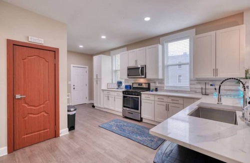 Baltimore Apartment | Great Area | 5 bedrooms | Game Room