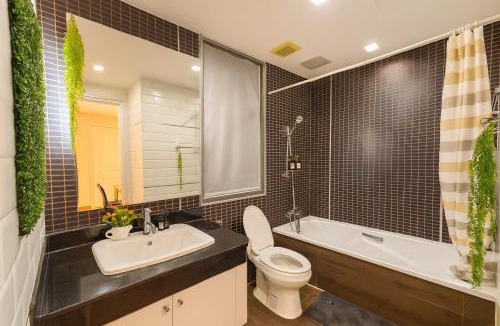 Nana Apartment | Great Balcony with 2 Beds Executive Unit