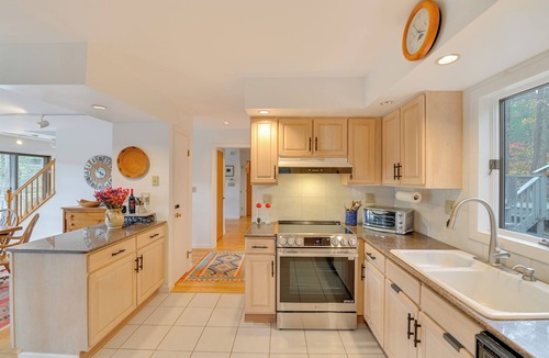Glendale House | Great Barrington Lakeside Getaway w/Kayak & Grill