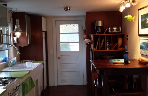 Newport East Cottage | Great Beach Cottage, 8-12 minute walk to Beaches