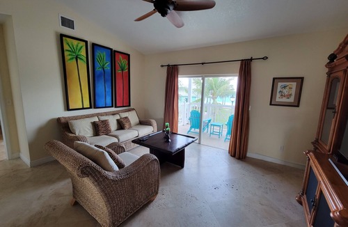 Alice Town Villa | Great Beach Front Villa