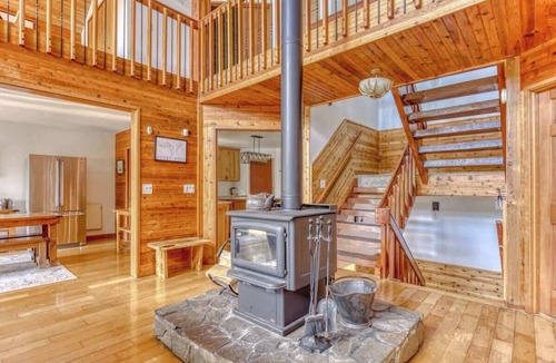 Government Camp Ski Chalet | Great Blue Lodge - Scenic escape | Hot tub & sauna