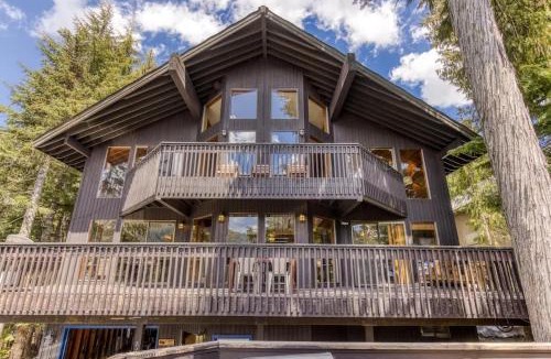 Government Camp Ski Chalet | Great Blue Lodge - Spacious Ski Lodge, Hot Tub, Sauna, Game Room & More