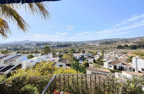 Paichi Villa | Great Bungalow with Amazing View and Communal Pool