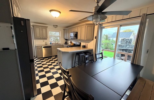 Newport East House | Great Cape House with Outdoor Living near the Beaches