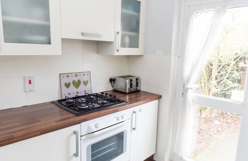 Belfast City Centre Apartment | Great Central Location/Parking/4 Beds