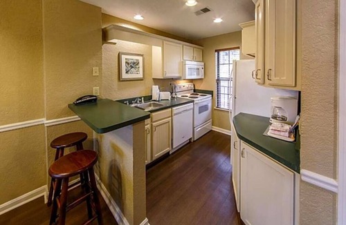 South Lee Condo | 🏠Great Clean+Comfy 2/2 Lee! LR/DR/K(Open)! Pool,FP,Jacuzzi,Gym+KidsStuff! A/C🌞