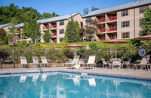 South Lee Condo | 🏠Great Clean+Comfy 2/2 Lee! LR/DR/K(Open)! Pool,FP,Jacuzzi,Gym+KidsStuff! A/C🌞