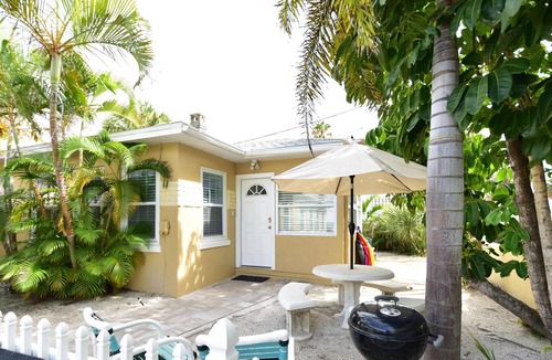Clearwater Beach Cottage | Great Cottage 20 seconds to Beach