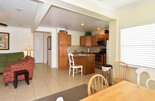 Clearwater Beach Cottage | Great Cottage 20 seconds to Beach