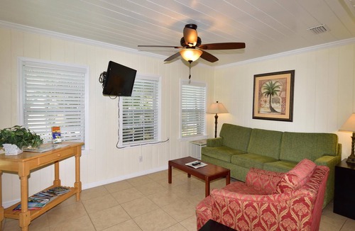 Clearwater Beach Cottage | Great Cottage 20 seconds to Beach