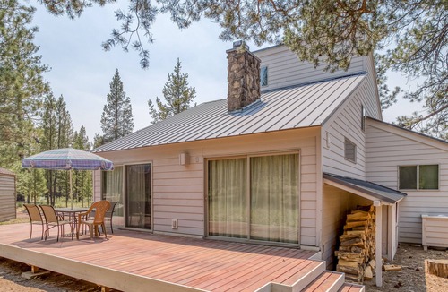 Overlook Park House | Great Dog-Friendly Sunriver Home w/Hot Tub, SHARC passes, WiFi, Wood Fireplace