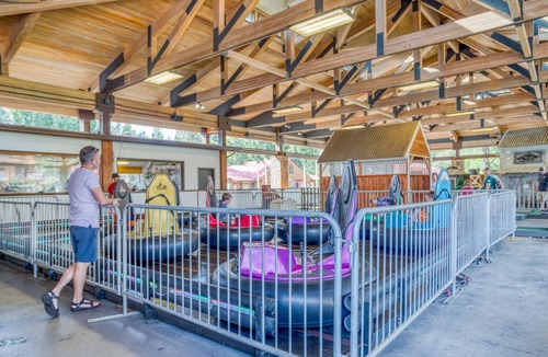 Overlook Park House | Great Dog-Friendly Sunriver Home w/Hot Tub, SHARC passes, WiFi, Wood Fireplace