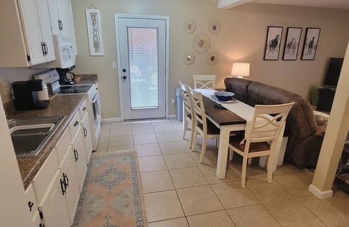 Dothan House | Great Dothan location near shopping and airport