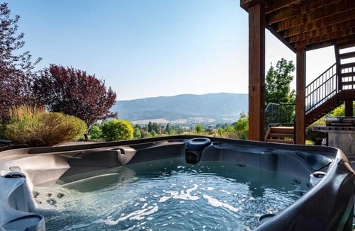 Wolf Creek House | Great Eden Valley Views & Golfing Pool Game Room Sauna