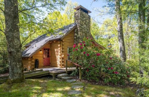 Brevard House | Great Escape Cabin · Great Escape Cabin in Connestee Falls