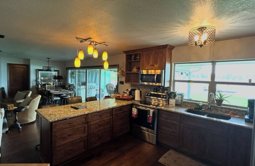 Eustace House | Great Escape to a Private Lake Retreat with 5 bdr 4 bath!