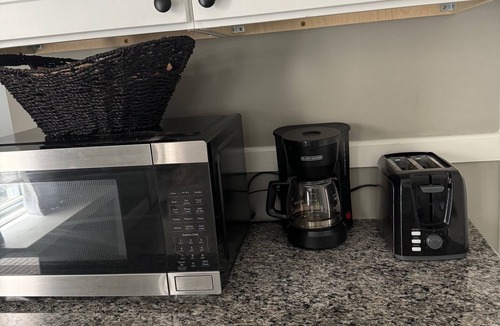 Springfield Apartment | Great First Floor Apartment close to many local attractions!