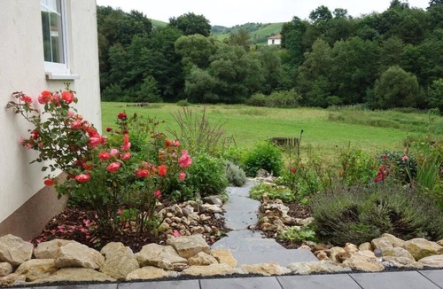 Kluesserath Apartment | Great flat in Klüsserath with large garden