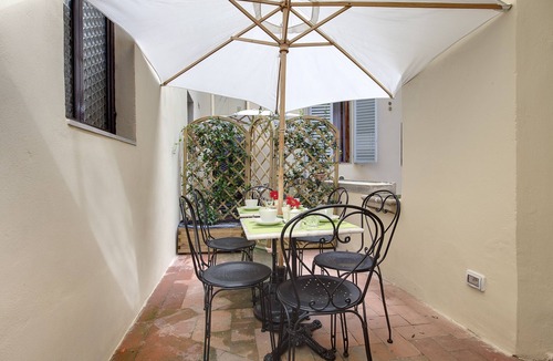 San Frediano Apartment | Great Flat in the Heart of Florence, 5 min walk to the old bridge
