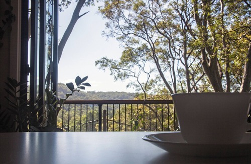 Pearl Beach House | Great flat looking over Pearl Beach. See the beach, hear the waves.