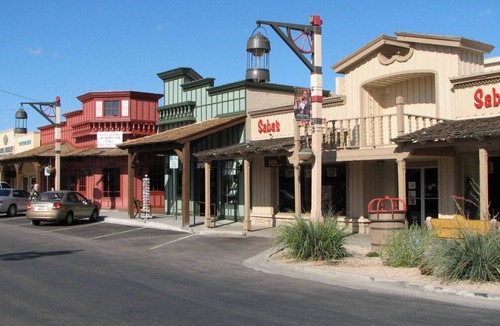 South Scottsdale Resort | Great for Group Travel! 4 Serene Units, 5 Pools, Tennis Courts, Shuttle Service