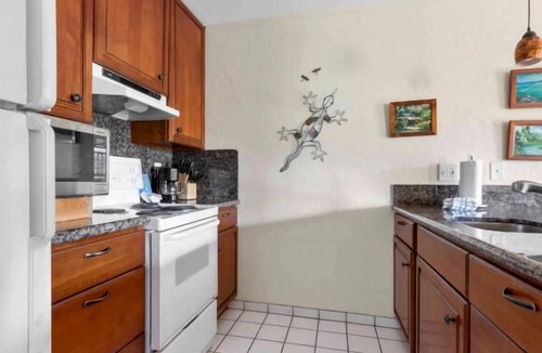 Wailua Hotel | Great for Groups! 3 Spacious Suites w/Full Kicthen and Living Area