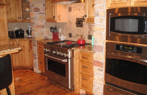 Spicer House | Great For Large Groups! Secluded retreat in the Woods!