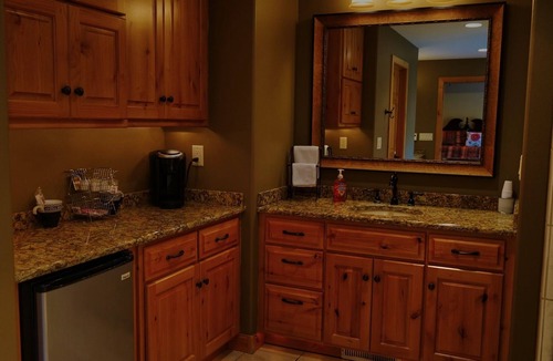 Spicer House | Great For Large Groups! Secluded retreat in the Woods!