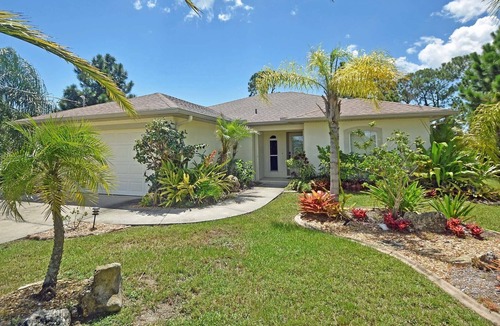 Englewood East House | Great golfing community, Minutes from sandy beaches