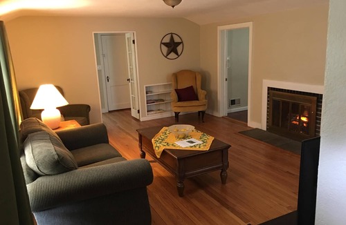 North Haven House | Great House 10 Mins to Yale-New Haven and Quinnipac University