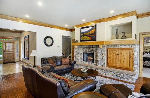 Eden House | Great House Value 6 bdr 4 bath Book Winter Now