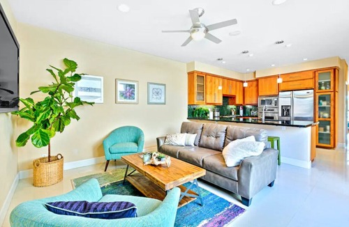 Beach Barber Tract House | Great La Jolla Home/Steps to Sand/Parking/A/C/Fast Wifi