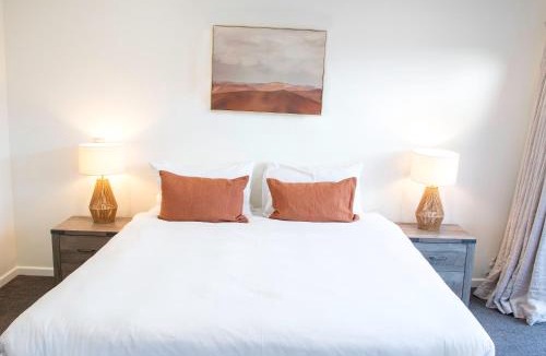 Wanaka House | Great Lake View, Very Central, Modern Wanaka House, 3 En-suites