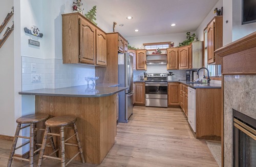 Silver Star Mountain Apartment | Great location near village, bike storage, Semi-Private- Hot Tub, Dog Friendly