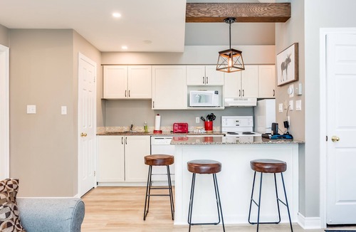 Craigleith Ski Chalet | Great location! Spacious 2 bedroom Chalet at Blue!