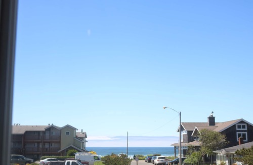 Downtown Cannon Beach Cottage | Great location 100 yards to the beach! Ocean View from upstairs room!