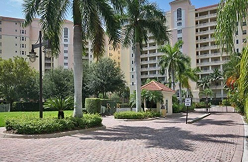 Vanderbilt Beach Condo | Great location! 2 blocks from the beach with beautiful bay views - REG 3-501