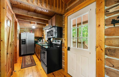 Birdseye Cabin | Great Location 4 minutes from Patoka Lake Entrance with Hot Tub!