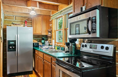 Birdseye Cabin | Great Location 4 minutes from Patoka Lake Entrance with Hot Tub!