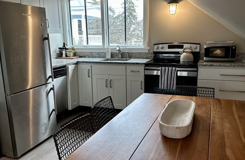 Middlebury Apartment | Great Location! Cozy Two Bedroom Apartment in the Heart of Middlebury
