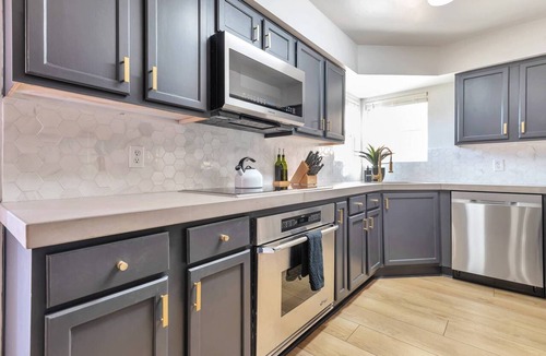 Central Scottsdale Condo | Great Location for Business or Pleasure! Heated Pool/Spa/Gym/Pickleball/Tennis Court, Bike/Run Paths