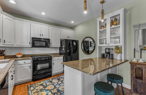 Sapphire House | Great Location for Rest and Relaxation.along with a Hot Tub!