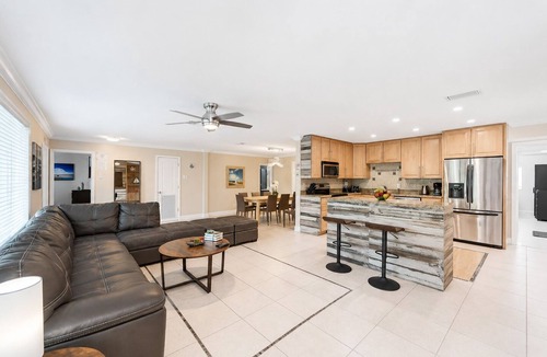 Hollywood Lakes House | Great Location Heated Pool near Hollywood Beach