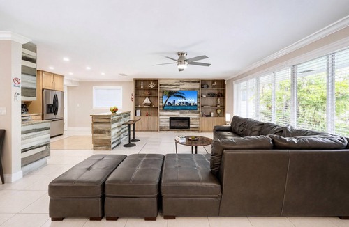 Hollywood Lakes House | Great Location Heated Pool near Hollywood Beach