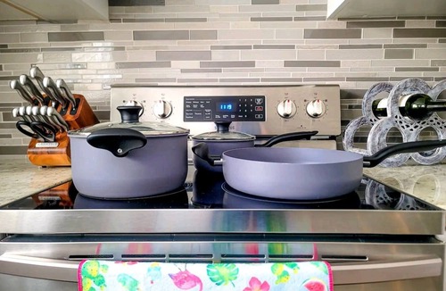 Southside House | Great location/King bed/fast wifi/65' tv/Disney+