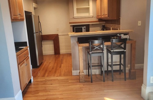 Medford Street - The Neck Apartment | Great location, Longterm or short term rental in Charlestown