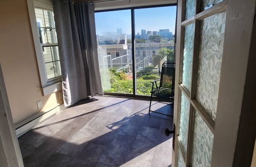 Medford Street - The Neck Apartment | Great location, Longterm or short term rental in Charlestown