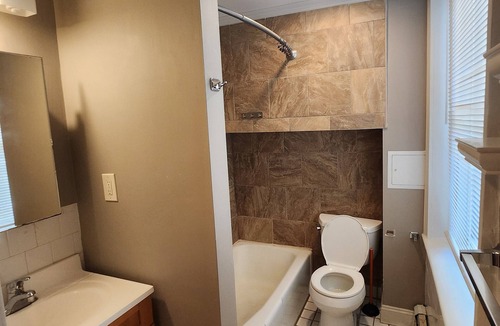 Medford Street - The Neck Apartment | Great location, Longterm or short term rental in Charlestown